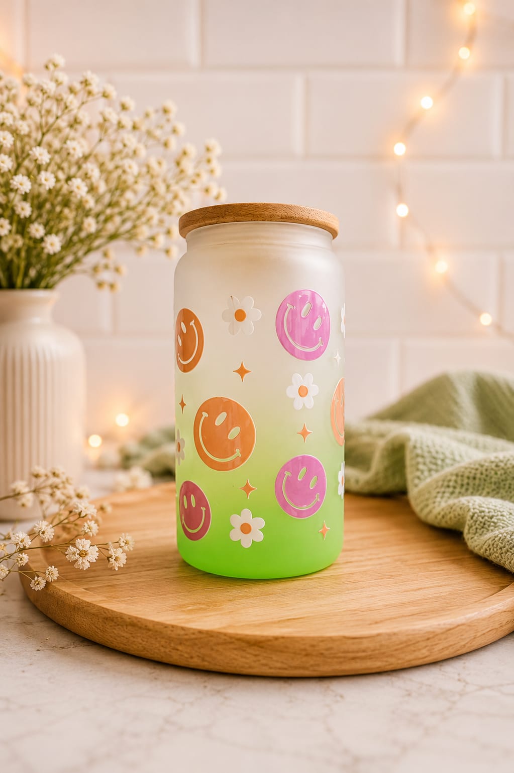 Ombré glass tumbler with bamboo lid and glass straw