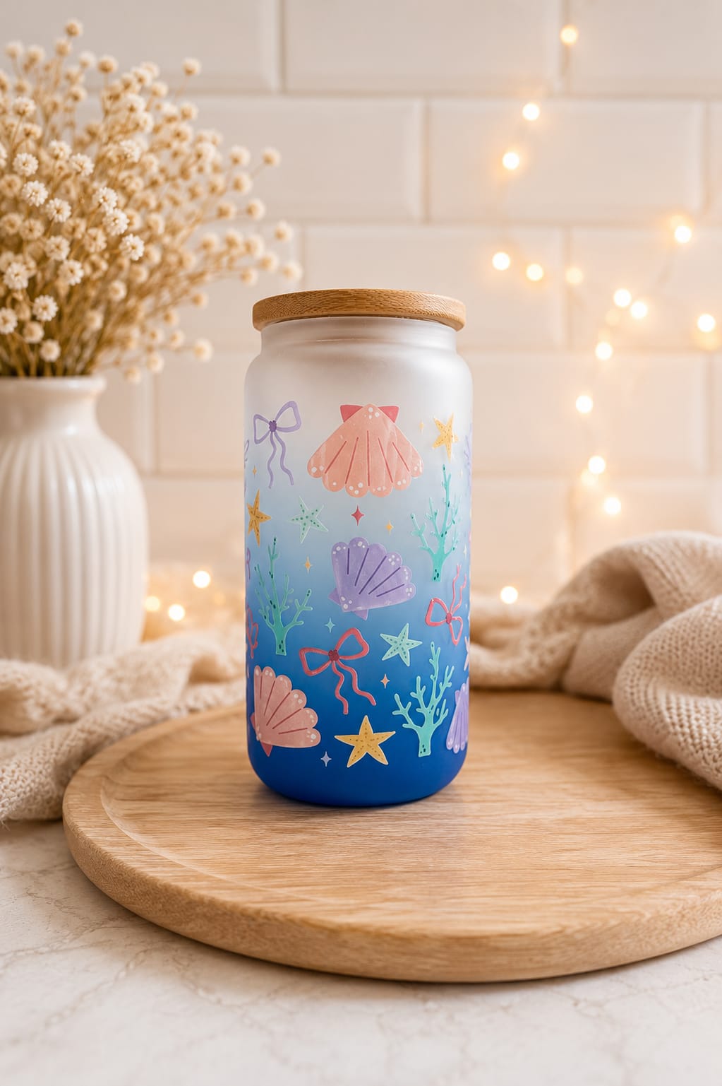 Ombré glass tumbler with bamboo lid and glass straw